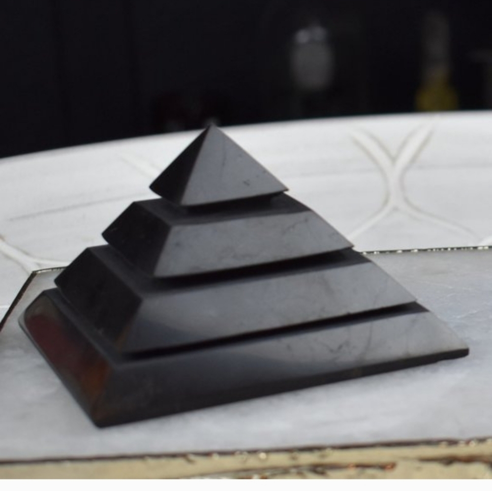 Shungite Pyramid - Picture 4 of 4